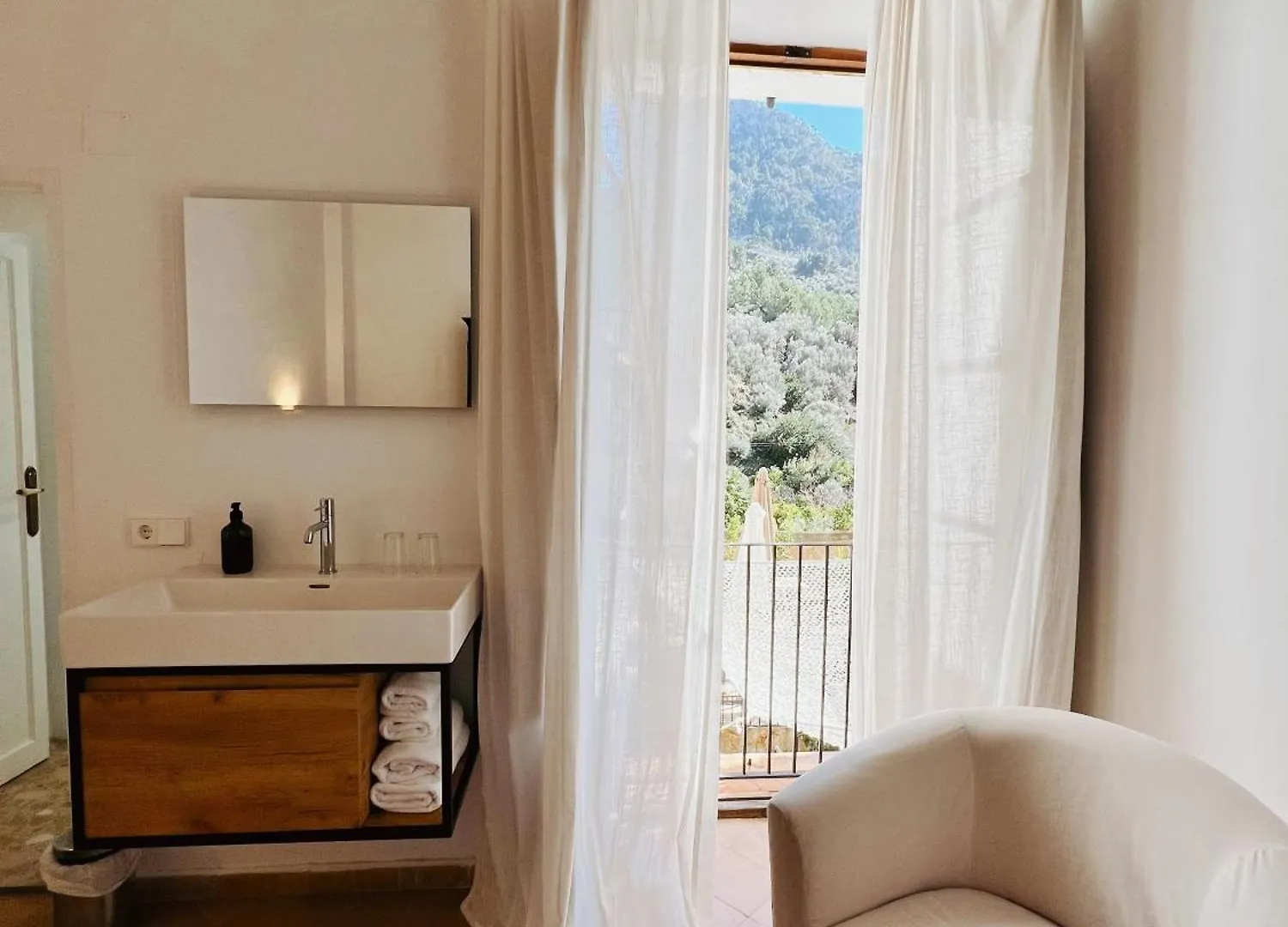 Fornalutx Petit Hotel - Bed & Breakfast